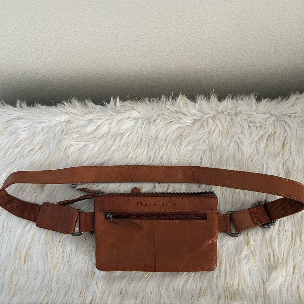Spikes and Sparrow Leather Fanny Pack Belt - Picture 2 of 8